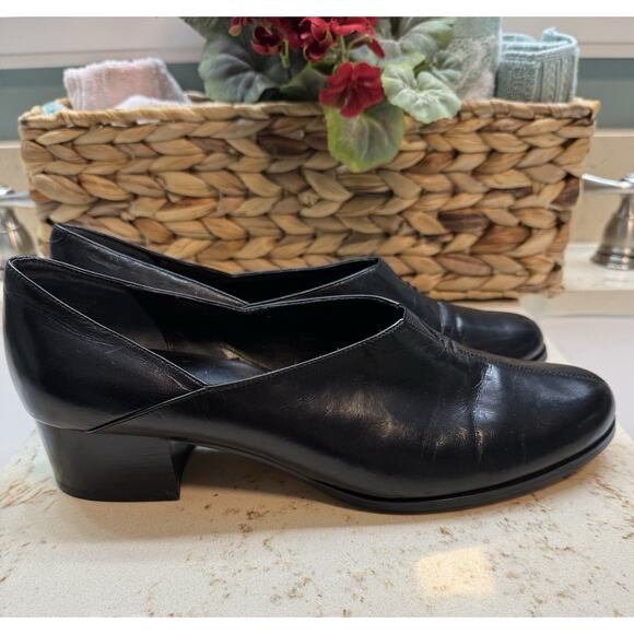 Laura Ashley 10M Grace Booties Black Leather 1.5” Heel Preowned - Picture 1 of 10